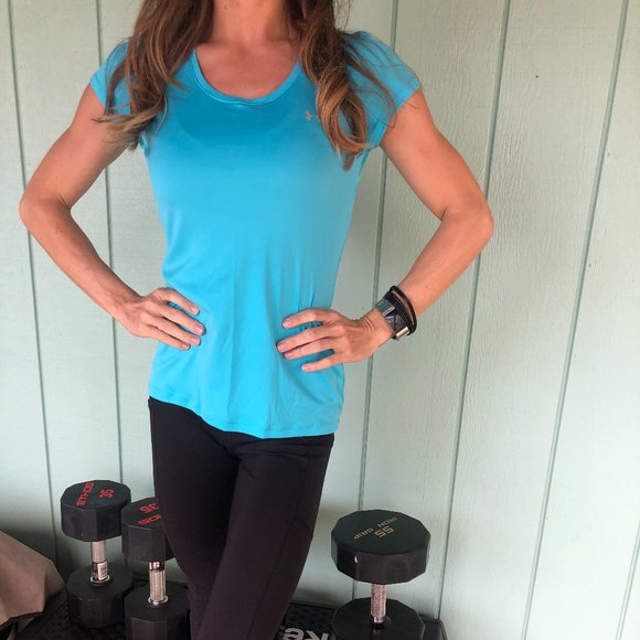 BUNDLED Two (2)Women's Under Armour Heat Gear tops - Picture 5 of 14